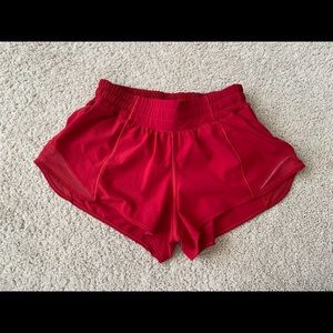 Lululemon Hotty Hot Low-Rise Lined Short 2.5”